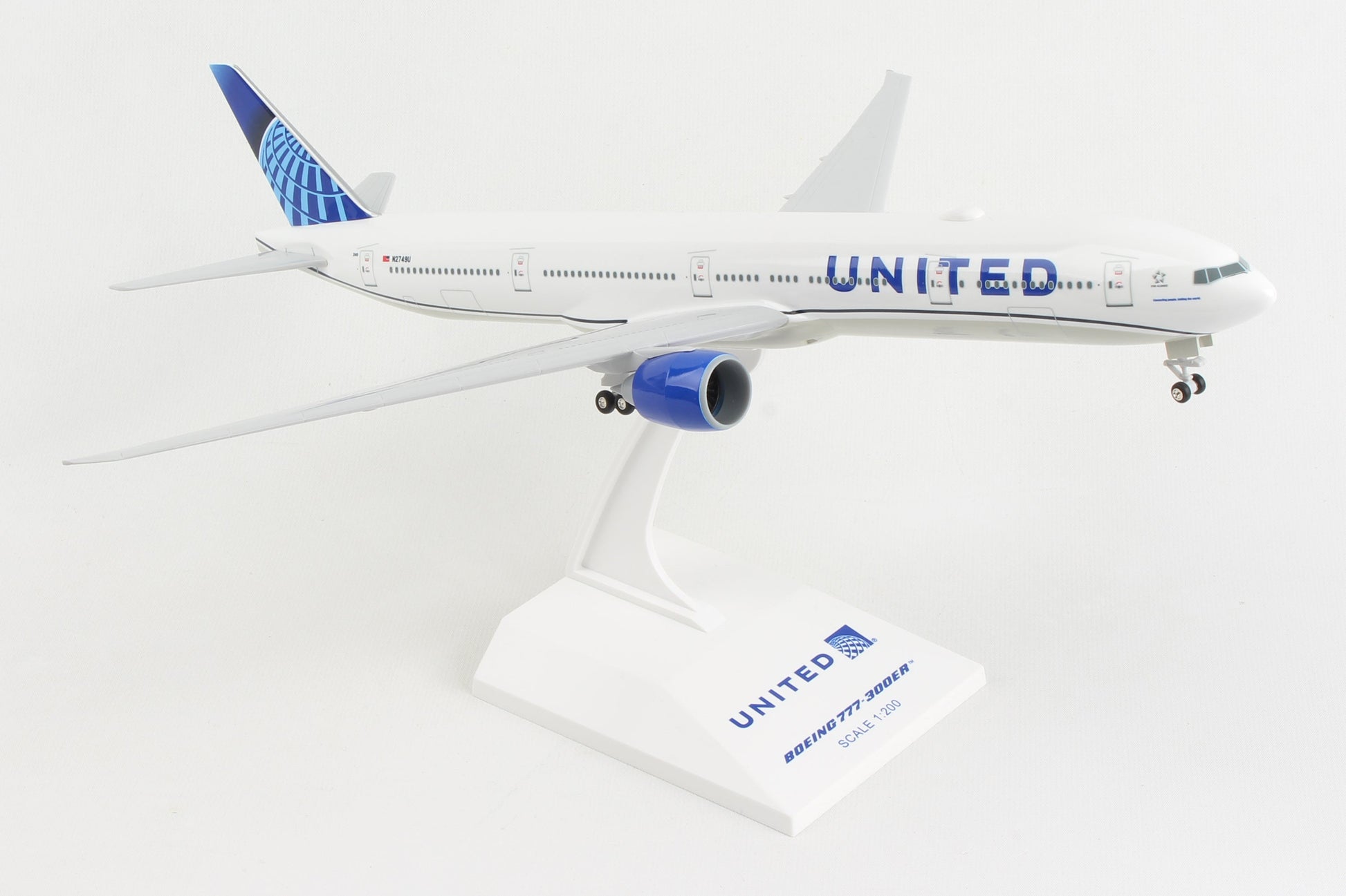 SKR1054 SKYMARKS UNITED 777-300 1/200 W/GEAR 2019 NEW LIVERY