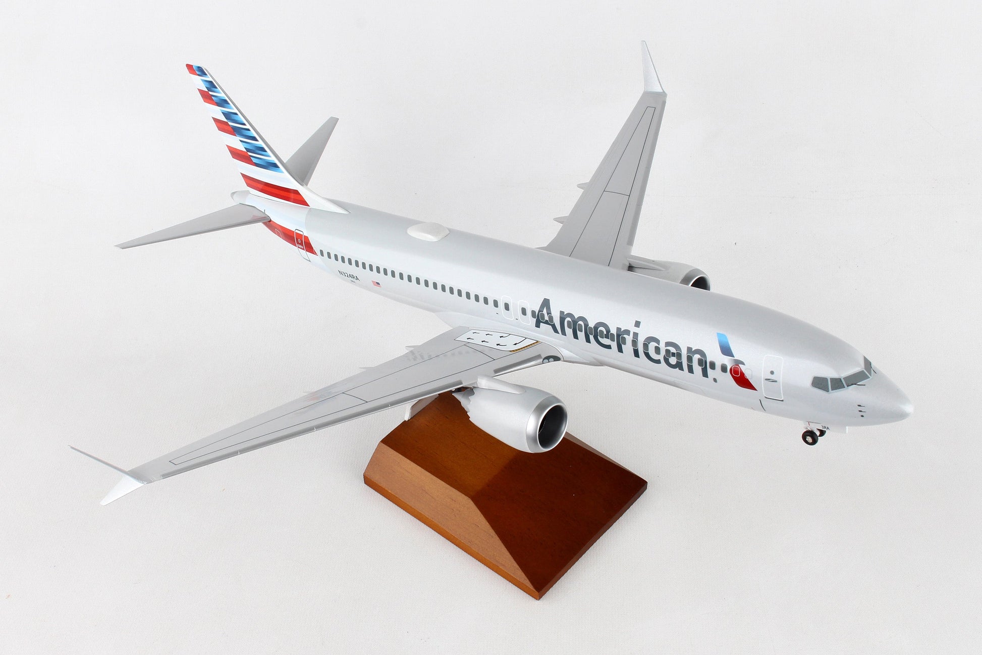 SKR8272 SKYMARKS SUPREME AMERICAN 737MAX8 1/100 W/WOOD STAND & GEAR